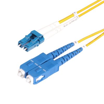 StarTech.com 25m OS2 LWL Patchkabel LC zu SC (UPC) Singlemode Duplex, 9/125µm, 10G, Biegeunempfindlich, Low Insertion Loss, LSZH Glasfaserkabel LC auf SC
